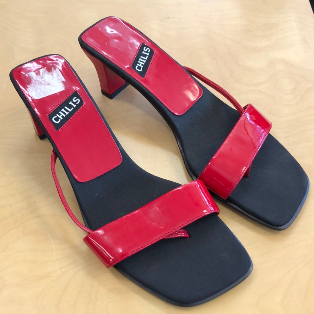 Red Sandels w/tong.